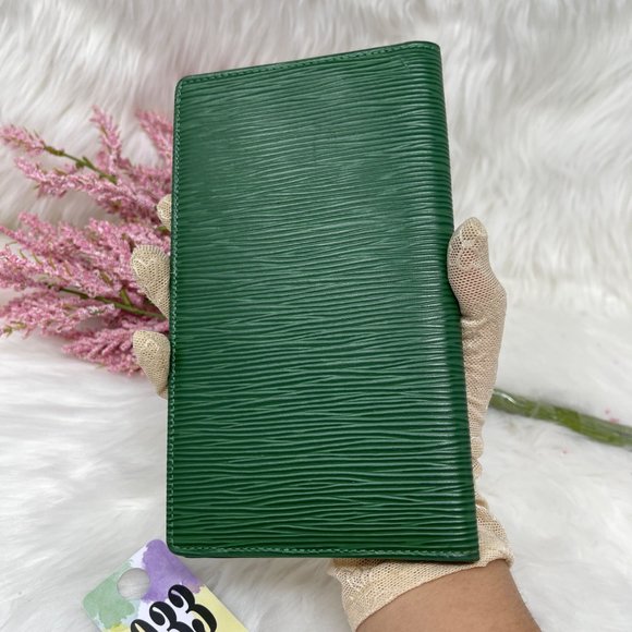 033 Louis Vuitton Green Epi Leather  Checkbook Wallet CA0928 - Picture 5 of 11
